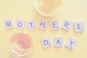花とMOTHERS DAYの文字